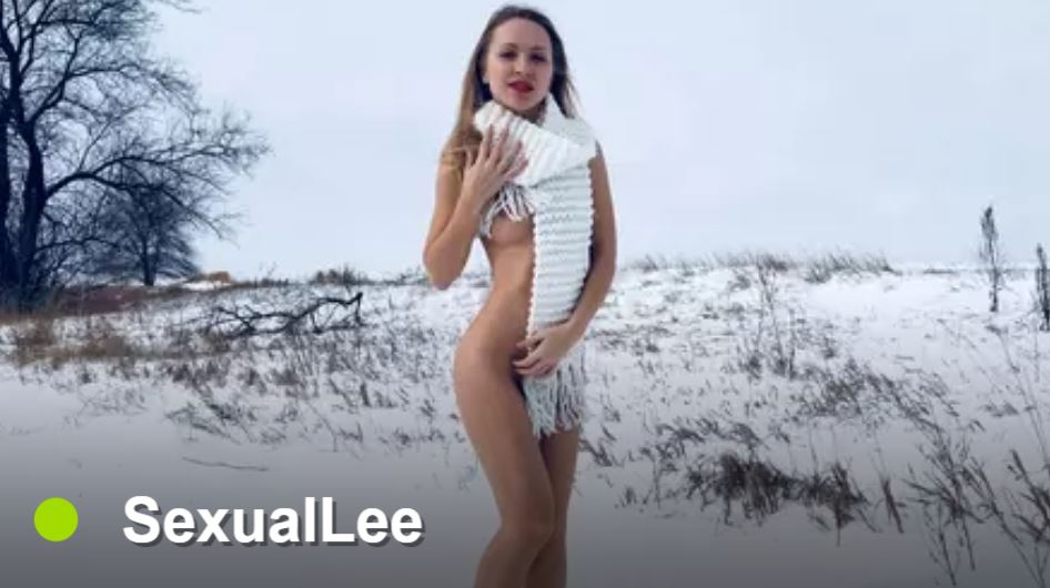 blonde outdoor cam girl naked